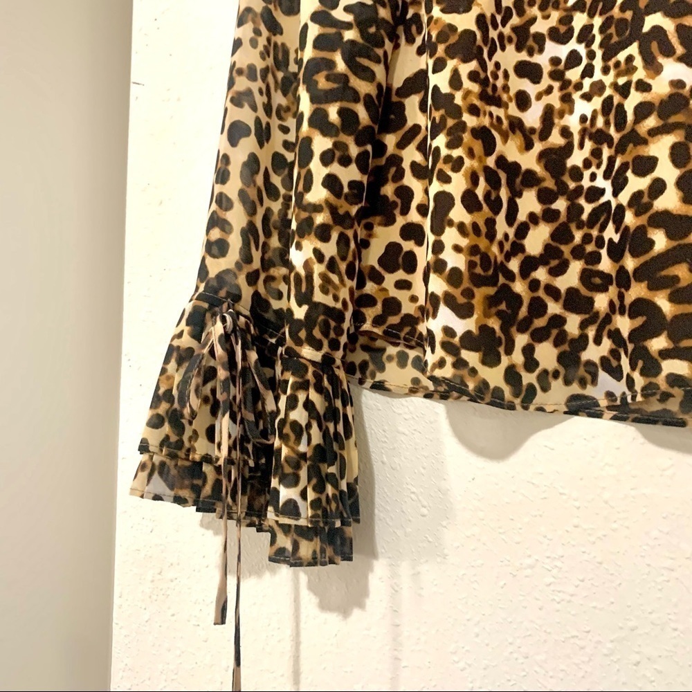 ROSE & OLIVE leopard prints pleaded sleeves with bow blouse women’s size M - Picture 4 of 9